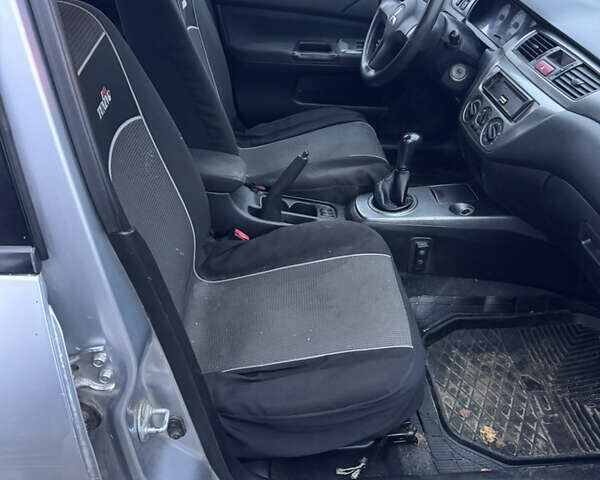 Серый Мицубиси Лансер, объемом двигателя 1.58 л и пробегом 330 тыс. км за 3500 $, фото 6 на Automoto.ua