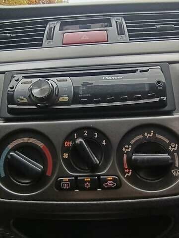 Серый Мицубиси Лансер, объемом двигателя 1.58 л и пробегом 176 тыс. км за 5000 $, фото 25 на Automoto.ua