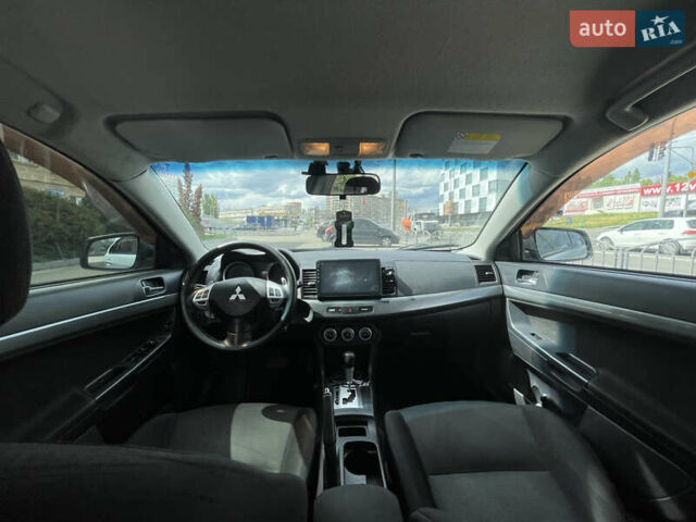 Серый Мицубиси Лансер, объемом двигателя 2 л и пробегом 265 тыс. км за 5500 $, фото 5 на Automoto.ua