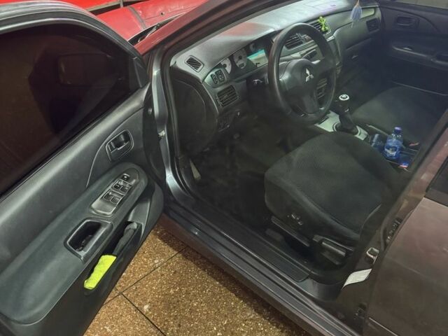 Серый Мицубиси Лансер, объемом двигателя 1.6 л и пробегом 268 тыс. км за 4600 $, фото 6 на Automoto.ua