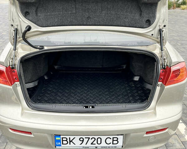 Сірий Міцубісі Lancer, об'ємом двигуна 2 л та пробігом 230 тис. км за 6800 $, фото 26 на Automoto.ua