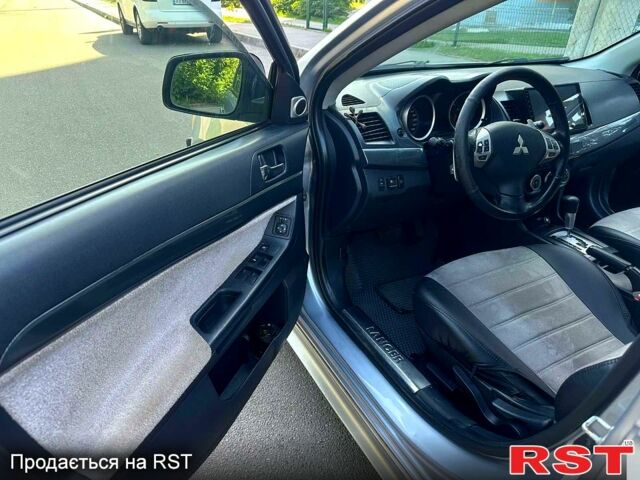 Серый Мицубиси Лансер, объемом двигателя 2 л и пробегом 240 тыс. км за 6500 $, фото 3 на Automoto.ua