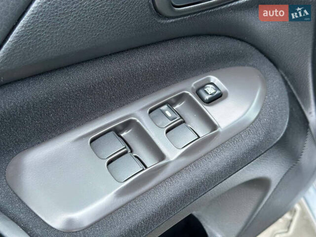 Серый Мицубиси Лансер, объемом двигателя 1.58 л и пробегом 34 тыс. км за 7500 $, фото 19 на Automoto.ua