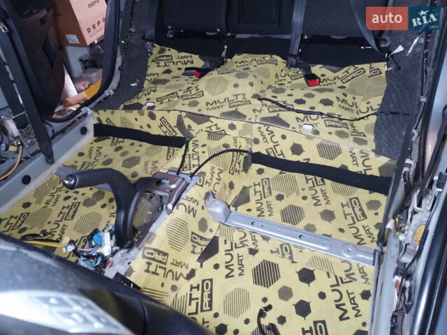 Серый Мицубиси Лансер, объемом двигателя 2 л и пробегом 175 тыс. км за 7300 $, фото 9 на Automoto.ua