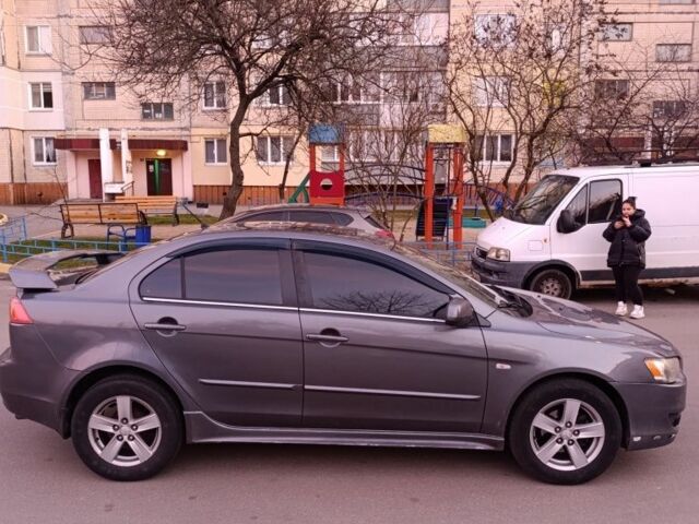 Серый Мицубиси Лансер, объемом двигателя 2 л и пробегом 345 тыс. км за 6500 $, фото 3 на Automoto.ua