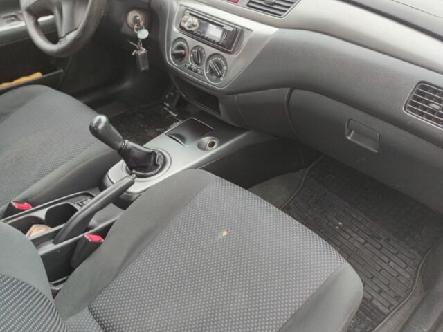 Серый Мицубиси Лансер, объемом двигателя 1.6 л и пробегом 225 тыс. км за 3100 $, фото 6 на Automoto.ua