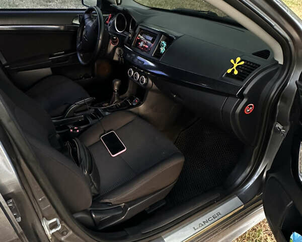 Серый Мицубиси Лансер, объемом двигателя 1.5 л и пробегом 255 тыс. км за 6000 $, фото 9 на Automoto.ua