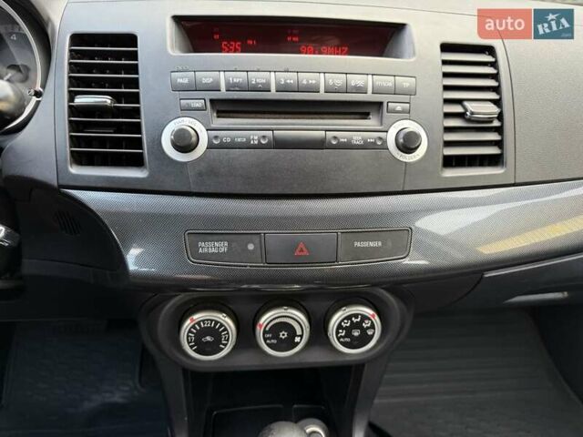 Серый Мицубиси Лансер, объемом двигателя 2 л и пробегом 230 тыс. км за 6900 $, фото 36 на Automoto.ua