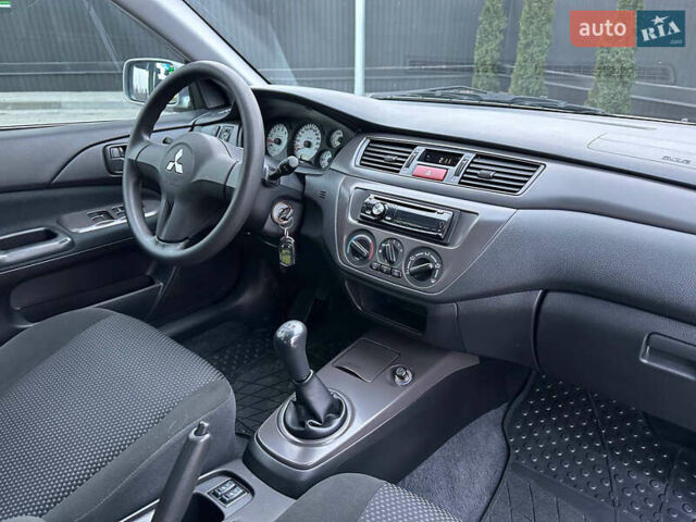 Серый Мицубиси Лансер, объемом двигателя 1.58 л и пробегом 34 тыс. км за 7500 $, фото 33 на Automoto.ua