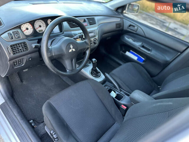 Сірий Міцубісі Lancer, об'ємом двигуна 1.6 л та пробігом 278 тис. км за 3999 $, фото 4 на Automoto.ua