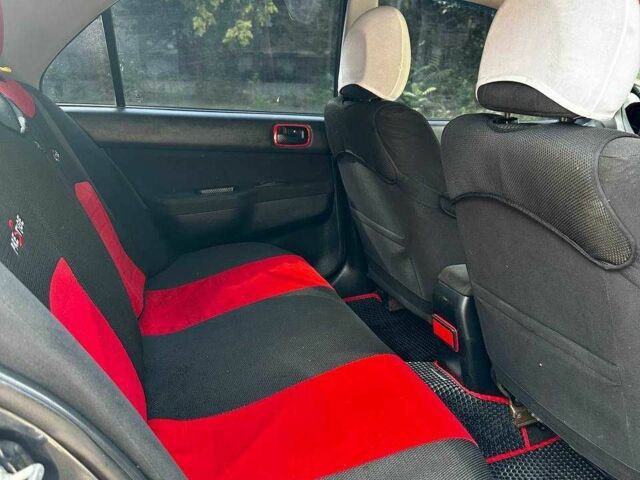 Серый Мицубиси Лансер, объемом двигателя 1.6 л и пробегом 999 тыс. км за 3200 $, фото 3 на Automoto.ua