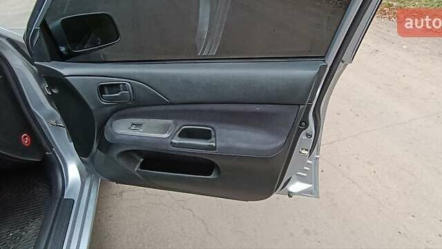 Серый Мицубиси Лансер, объемом двигателя 1.58 л и пробегом 176 тыс. км за 5000 $, фото 12 на Automoto.ua