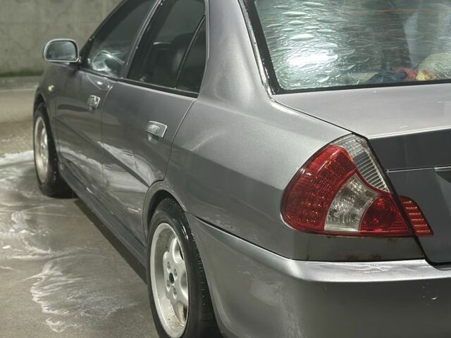 Серый Мицубиси Лансер, объемом двигателя 1.6 л и пробегом 330 тыс. км за 900 $, фото 2 на Automoto.ua