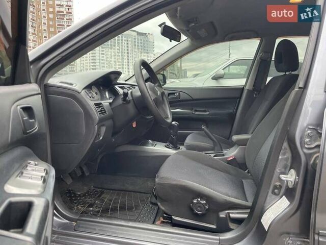 Серый Мицубиси Лансер, объемом двигателя 1.58 л и пробегом 146 тыс. км за 5490 $, фото 8 на Automoto.ua