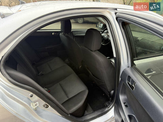 Серый Мицубиси Лансер, объемом двигателя 2 л и пробегом 265 тыс. км за 5200 $, фото 7 на Automoto.ua