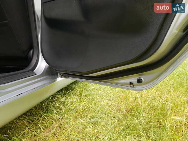 Серый Мицубиси Лансер, объемом двигателя 2 л и пробегом 150 тыс. км за 5650 $, фото 15 на Automoto.ua