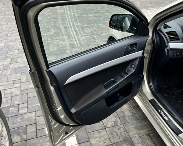 Сірий Міцубісі Lancer, об'ємом двигуна 2 л та пробігом 230 тис. км за 6800 $, фото 16 на Automoto.ua