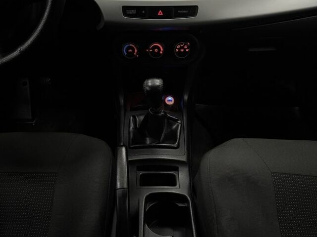 Серый Мицубиси Лансер, объемом двигателя 1.5 л и пробегом 241 тыс. км за 6400 $, фото 12 на Automoto.ua