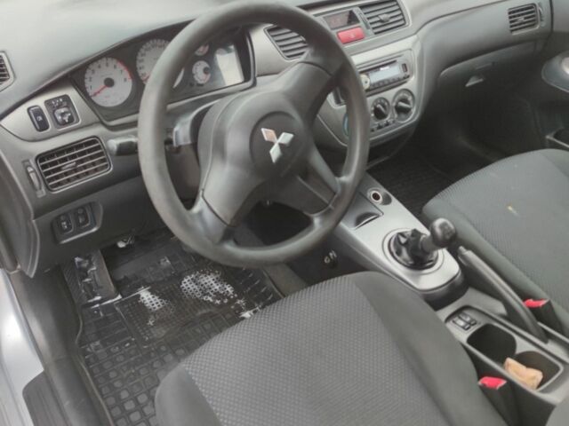 Серый Мицубиси Лансер, объемом двигателя 1.6 л и пробегом 225 тыс. км за 3100 $, фото 5 на Automoto.ua