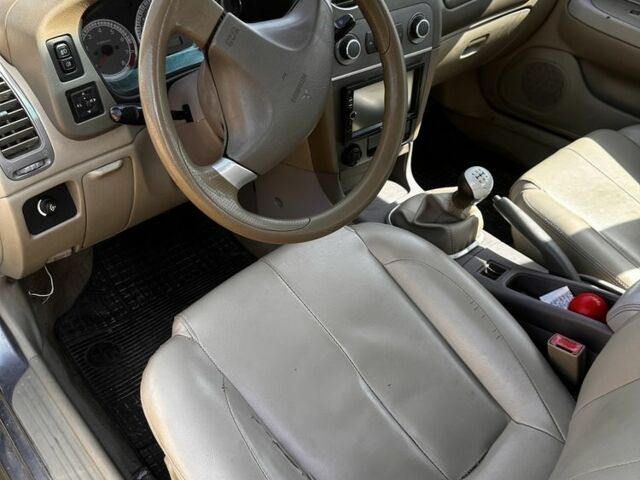 Серый Мицубиси Лансер, объемом двигателя 1.6 л и пробегом 330 тыс. км за 900 $, фото 3 на Automoto.ua