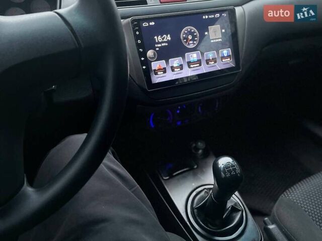 Сірий Міцубісі Lancer, об'ємом двигуна 1.6 л та пробігом 254 тис. км за 3800 $, фото 19 на Automoto.ua