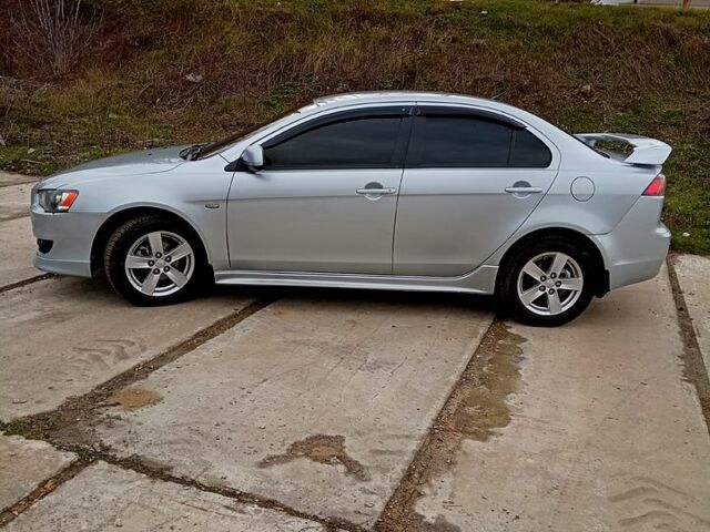 Серый Мицубиси Лансер, объемом двигателя 2 л и пробегом 243 тыс. км за 5500 $, фото 2 на Automoto.ua