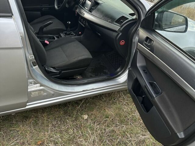 Серый Мицубиси Лансер, объемом двигателя 1.5 л и пробегом 321 тыс. км за 3900 $, фото 7 на Automoto.ua