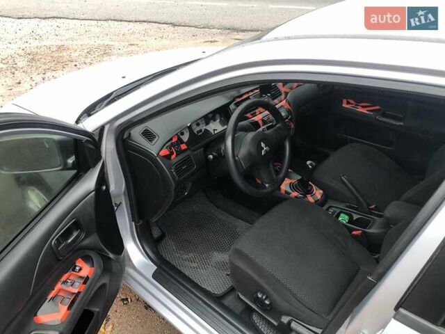 Серый Мицубиси Лансер, объемом двигателя 1.58 л и пробегом 268 тыс. км за 3450 $, фото 4 на Automoto.ua