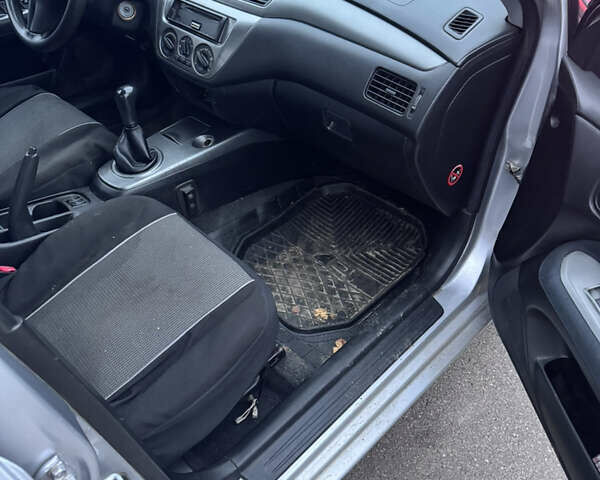 Серый Мицубиси Лансер, объемом двигателя 1.58 л и пробегом 330 тыс. км за 3500 $, фото 7 на Automoto.ua