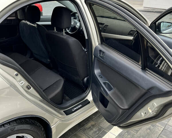 Сірий Міцубісі Lancer, об'ємом двигуна 2 л та пробігом 230 тис. км за 6800 $, фото 24 на Automoto.ua