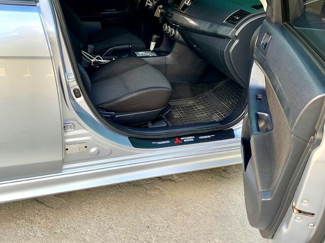 Серый Мицубиси Лансер, объемом двигателя 2 л и пробегом 175 тыс. км за 6800 $, фото 9 на Automoto.ua