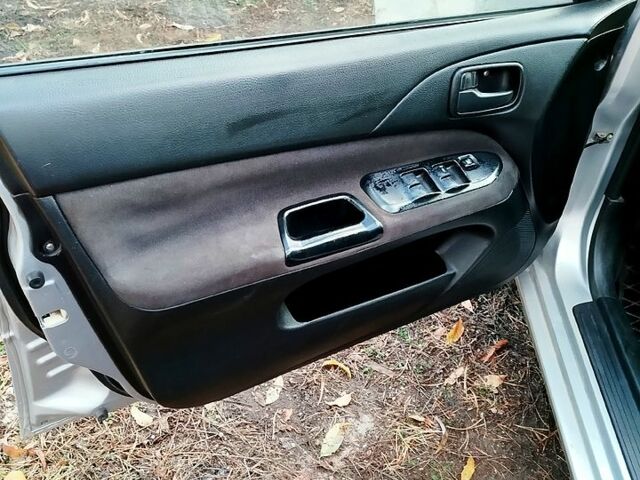 Сірий Міцубісі Lancer, об'ємом двигуна 1.6 л та пробігом 250 тис. км за 3500 $, фото 3 на Automoto.ua