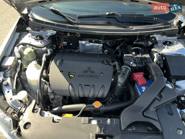 Сірий Міцубісі Lancer, об'ємом двигуна 2 л та пробігом 237 тис. км за 7200 $, фото 38 на Automoto.ua