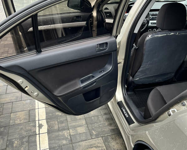 Сірий Міцубісі Lancer, об'ємом двигуна 2 л та пробігом 230 тис. км за 6800 $, фото 20 на Automoto.ua
