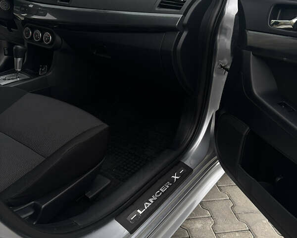 Серый Мицубиси Лансер, объемом двигателя 2 л и пробегом 211 тыс. км за 7100 $, фото 6 на Automoto.ua