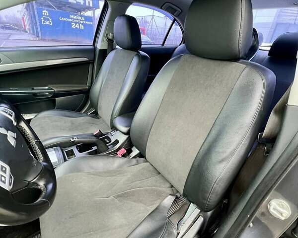 Серый Мицубиси Лансер, объемом двигателя 2 л и пробегом 203 тыс. км за 4999 $, фото 9 на Automoto.ua