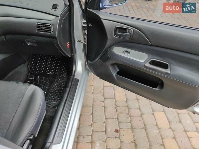 Серый Мицубиси Лансер, объемом двигателя 1.58 л и пробегом 185 тыс. км за 4700 $, фото 11 на Automoto.ua