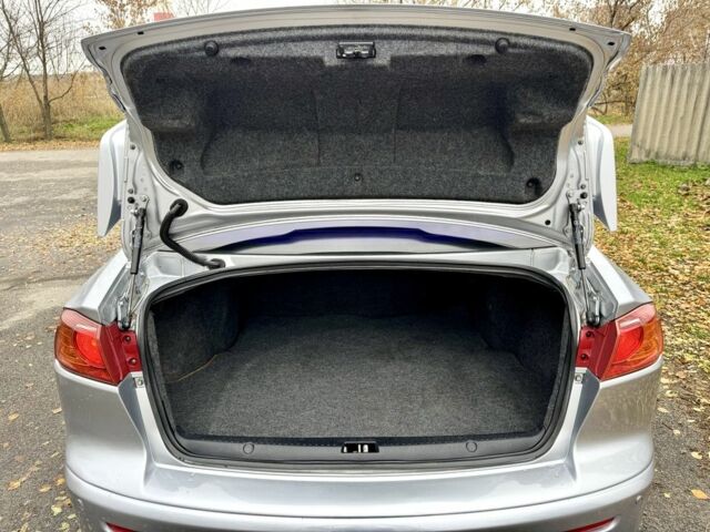 Серый Мицубиси Лансер, объемом двигателя 2 л и пробегом 225 тыс. км за 6890 $, фото 18 на Automoto.ua