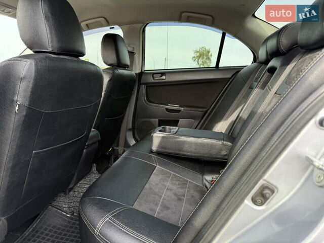 Серый Мицубиси Лансер, объемом двигателя 2 л и пробегом 175 тыс. км за 7300 $, фото 7 на Automoto.ua