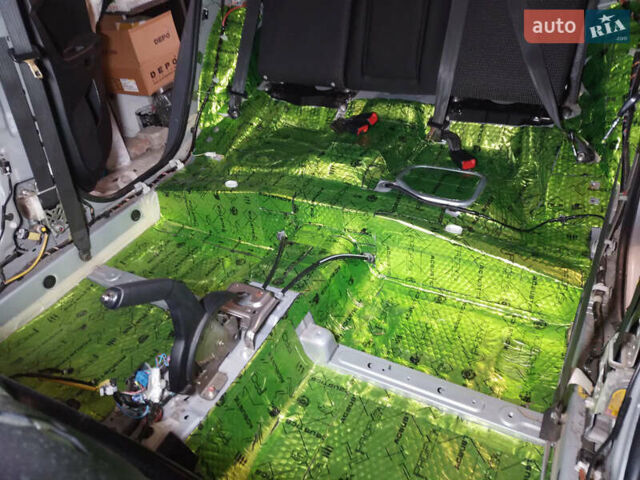 Серый Мицубиси Лансер, объемом двигателя 2 л и пробегом 175 тыс. км за 7300 $, фото 11 на Automoto.ua