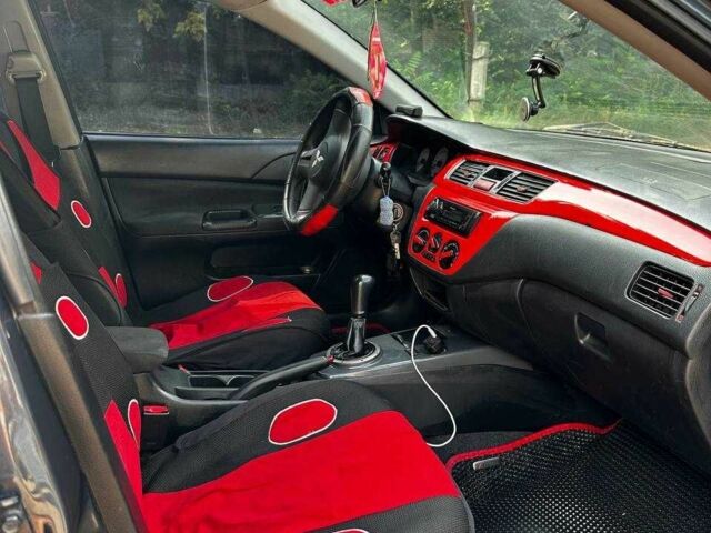 Серый Мицубиси Лансер, объемом двигателя 1.6 л и пробегом 999 тыс. км за 3200 $, фото 2 на Automoto.ua