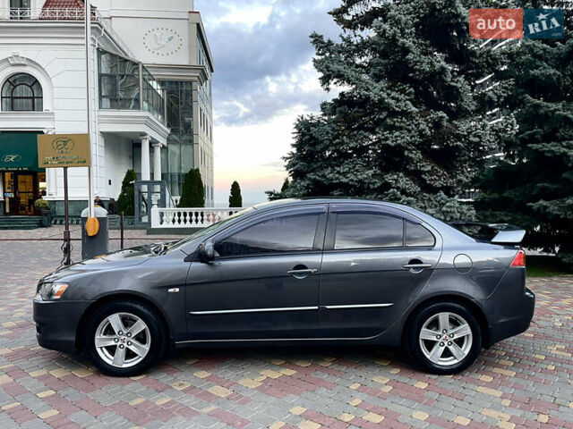 Серый Мицубиси Лансер, объемом двигателя 2 л и пробегом 212 тыс. км за 6000 $, фото 4 на Automoto.ua