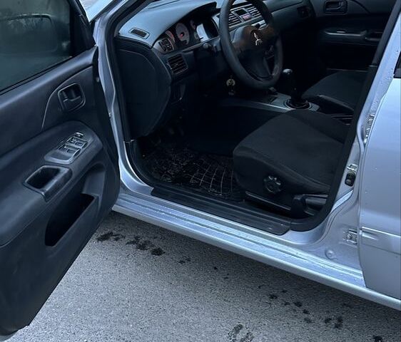 Сірий Міцубісі Lancer, об'ємом двигуна 1.6 л та пробігом 180 тис. км за 3900 $, фото 4 на Automoto.ua