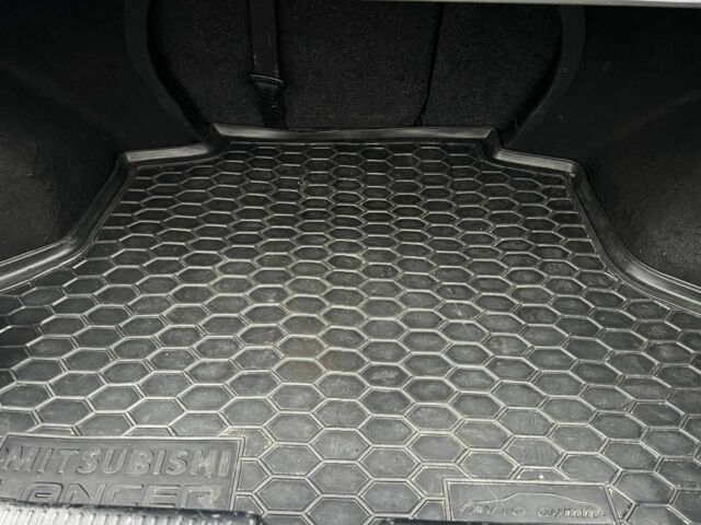 Серый Мицубиси Лансер, объемом двигателя 1.6 л и пробегом 205 тыс. км за 5400 $, фото 21 на Automoto.ua