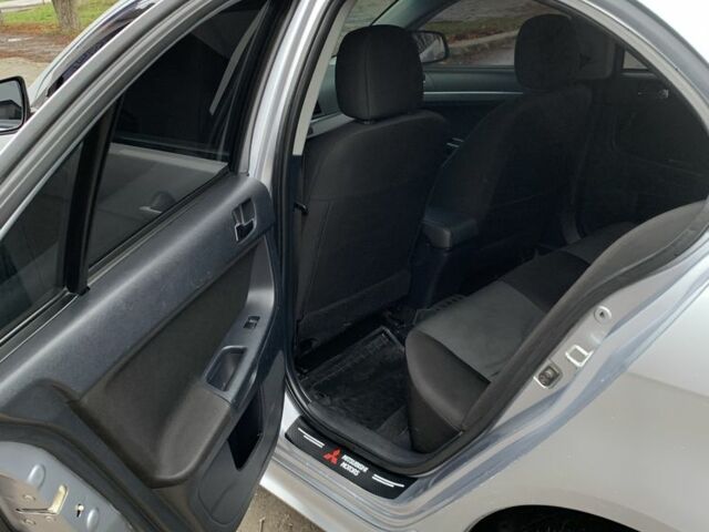 Серый Мицубиси Лансер, объемом двигателя 2 л и пробегом 220 тыс. км за 6000 $, фото 5 на Automoto.ua