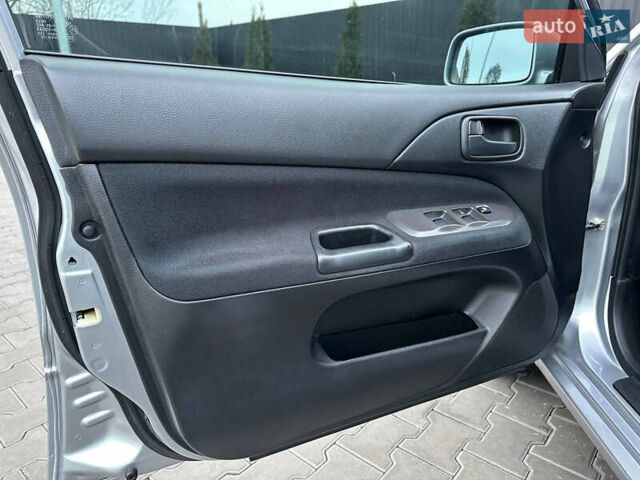 Серый Мицубиси Лансер, объемом двигателя 1.58 л и пробегом 34 тыс. км за 7500 $, фото 26 на Automoto.ua