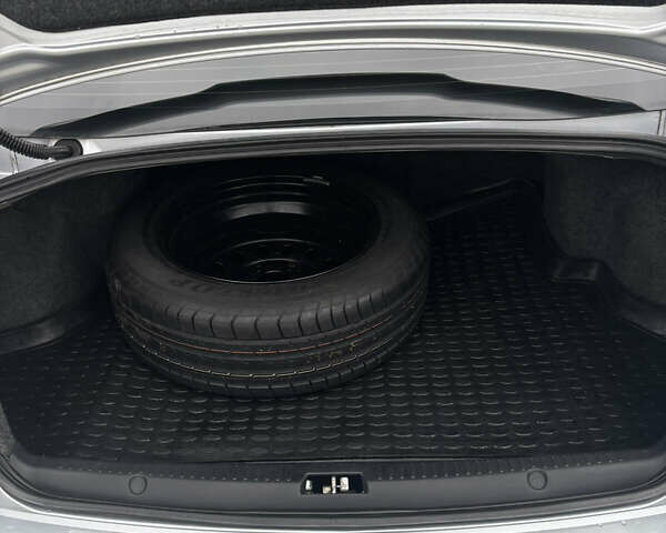 Серый Мицубиси Лансер, объемом двигателя 2 л и пробегом 211 тыс. км за 7100 $, фото 7 на Automoto.ua