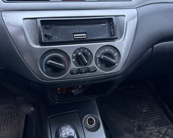 Серый Мицубиси Лансер, объемом двигателя 1.58 л и пробегом 330 тыс. км за 3500 $, фото 8 на Automoto.ua