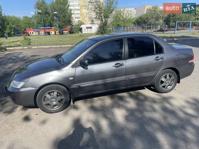 Серый Мицубиси Лансер, объемом двигателя 1.58 л и пробегом 210 тыс. км за 5000 $, фото 1 на Automoto.ua