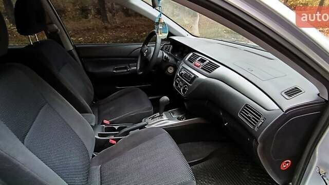 Серый Мицубиси Лансер, объемом двигателя 1.58 л и пробегом 176 тыс. км за 5000 $, фото 17 на Automoto.ua